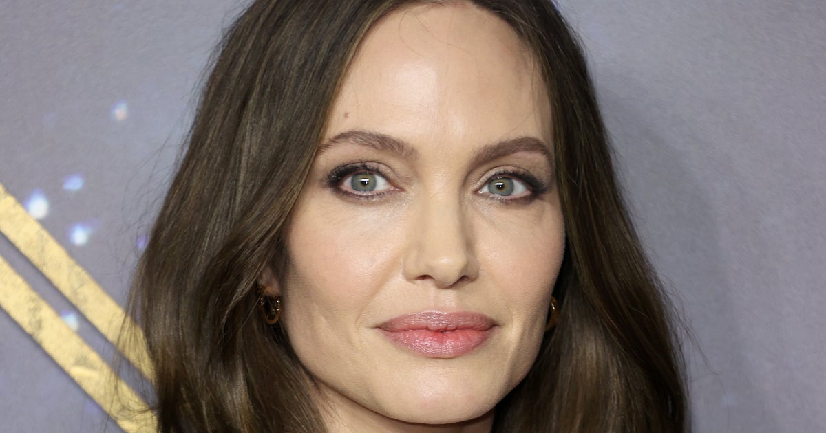 NextImg:Angelina Jolie Says She Developed Bell’s Palsy From Stress Leading Up To Brad Pitt Divorce