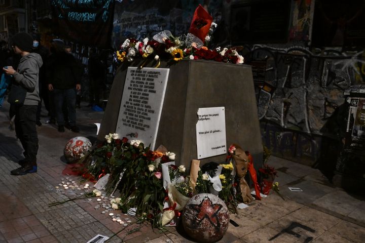 Συγκέντρωση στα Προπύλαια και πορεία, για τα 15 χρόνια από την δολοφονία του 15χρονου μαθητή Αλέξη Γρηγορόπουλου στα Εξάρχεια στις 6 Δεκεμβρίου 2008 και ενάντια στην κρατική καταστολή και την αστυνομική αυθαιρεσία, Τετάρτη 6 Δεκεμβρίου 2023. (ΤΑΤΙΑΝΑ ΜΠΟΛΑΡΗ/EUROKINISSI)