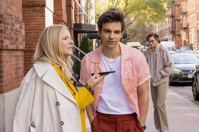 Brooke (Heléne Yorke) and Cary (Drew Tarver) in "The Other Two."