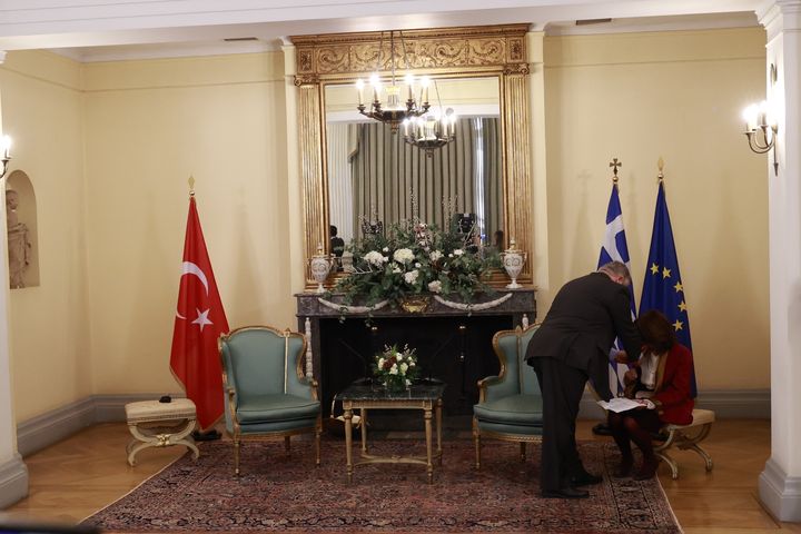 Συνάντηση της Προέδρου της Δημοκρατίας Κατερίνας Σακελλαροπούλου με τον Πρόεδρο της Δημοκρατίας της Τουρκίας Recep Tayyip Erdogan, στο πλαίσιο της επίσκεψής του στην Αθήνα, επ' ευκαιρία του 5ου Ανώτατου Συμβουλίου Συνεργασίας Ελλάδας - Τουρκίας, Πέμπτη 7 Δεκεμβρίου 2023. (ΓΙΩΡΓΟΣ ΚΟΝΤΑΡΙΝΗΣ/EUROKINISSI)