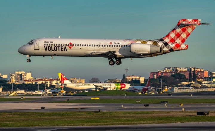 EC-MGT Volotea Airlines Boeing 717-23S at LPPT, Lisbon airport