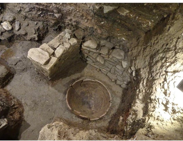 Κτηριακά κατάλοιπα της πρωτοβυζαντινής περιόδου και πίθος κατά χώραν