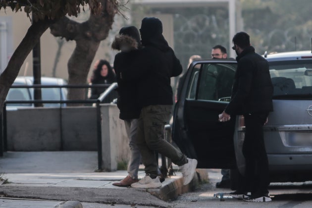 Απολογία στον ανακριτή των συλληφθέντων για την υπόθεση της 12χρονης από τον Κολωνό, Παρασκευή 17 Φεβρουαρίου 2023. Σύμφωνα με την ΕΛ.ΑΣ., πρόκειται για πέντε άνδρες, και πιο συγκεκριμένα για τρεις Έλληνες (65, 49 και 44 ετών) καθώς και για δύο αλλοδαπούς ηλικίας 50 και 23 ετών αντίστοιχα. Μεταξύ των συλληφθέντων βρίσκεται και ένας δερματολόγος. (ΚΩΣΤΑΣ ΤΖΟΥΜΑΣ/EUROKINISSI)