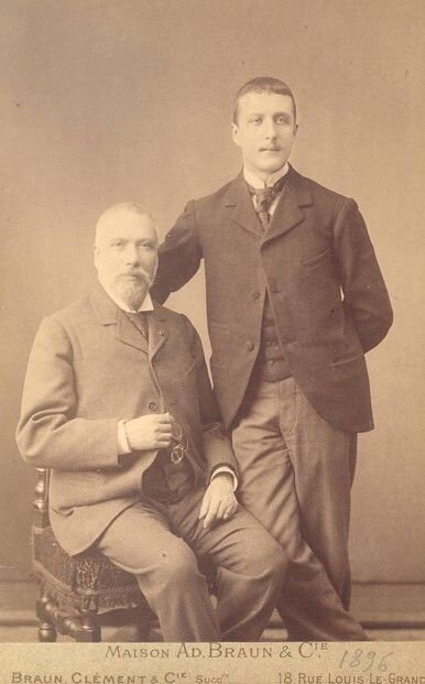 Με τον πατέρα του Στέφανο Καραθεοδωρή, πρεσβευτή της Υψηλής Πύλης στις Βρυξέλλες (1896)