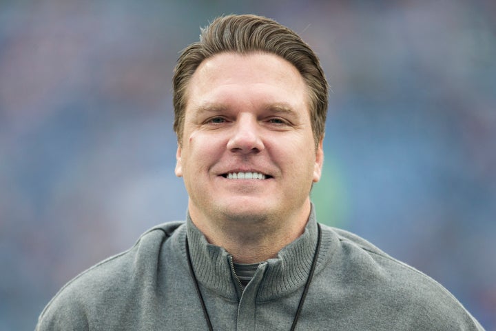 Former player Frank Wycheck of the Tennessee Titans on the field before a game against the New York Jets at LP Field on December 14, 2014 in Nashville, Tennessee. (Photo by Wesley Hitt/Getty Images)