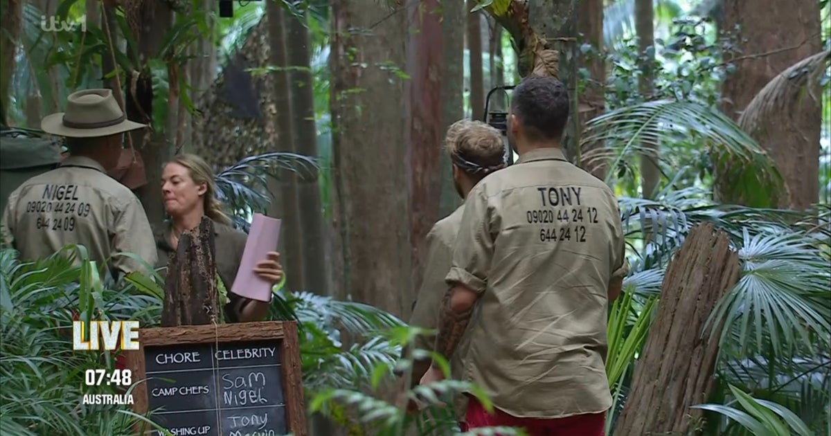 I'm A Celebrity Fans Spot Producer In Camp During Live Final | HuffPost UK Entertainment - Vimarsana News