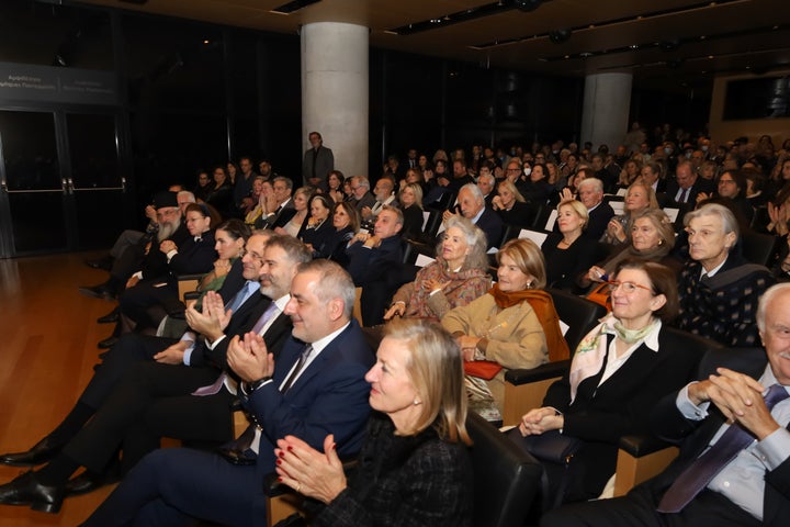 Ακαδημαϊκοί, πανεπιστημιακοί καθηγητές, αρχαιολόγοι και πλήθος κόσμου παρευρέθηκαν. 