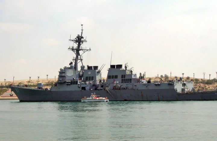 Το αντιτορπιλικό USS Mason, που έσπευσε να συνδράμει. 