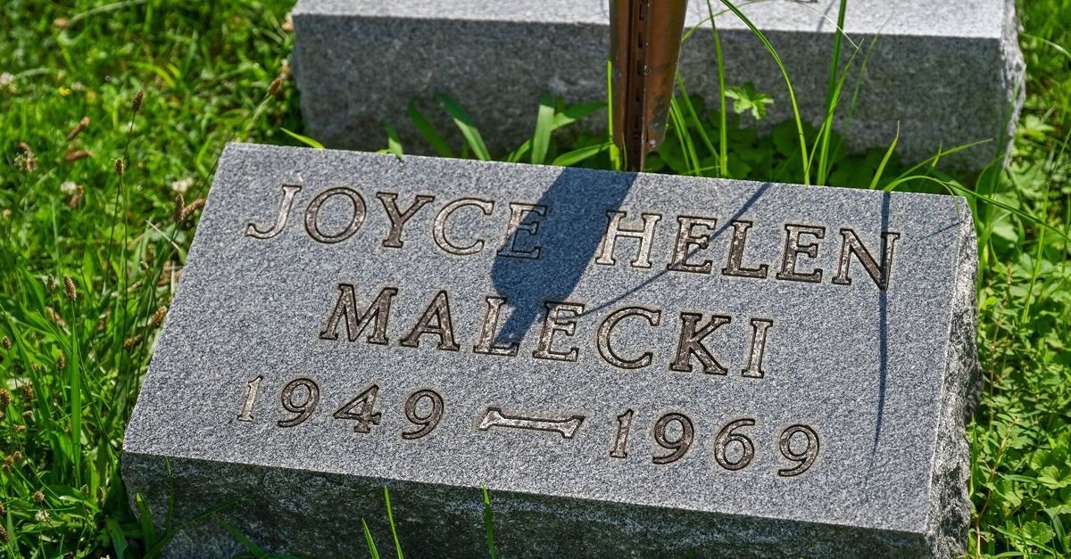 NextImg:FBI To Exhume Body Of Woman Featured In Netflix's 'The Keepers'