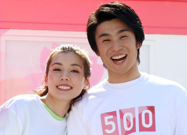 仲里依紗さん（左）と中尾明慶さん（2019年04月13日撮影）