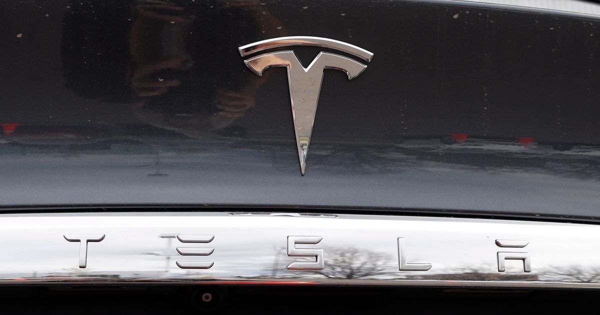 Tesla recalls 2 million vehicles to limit use of Autopilot feature after  nearly 1,000 crashes