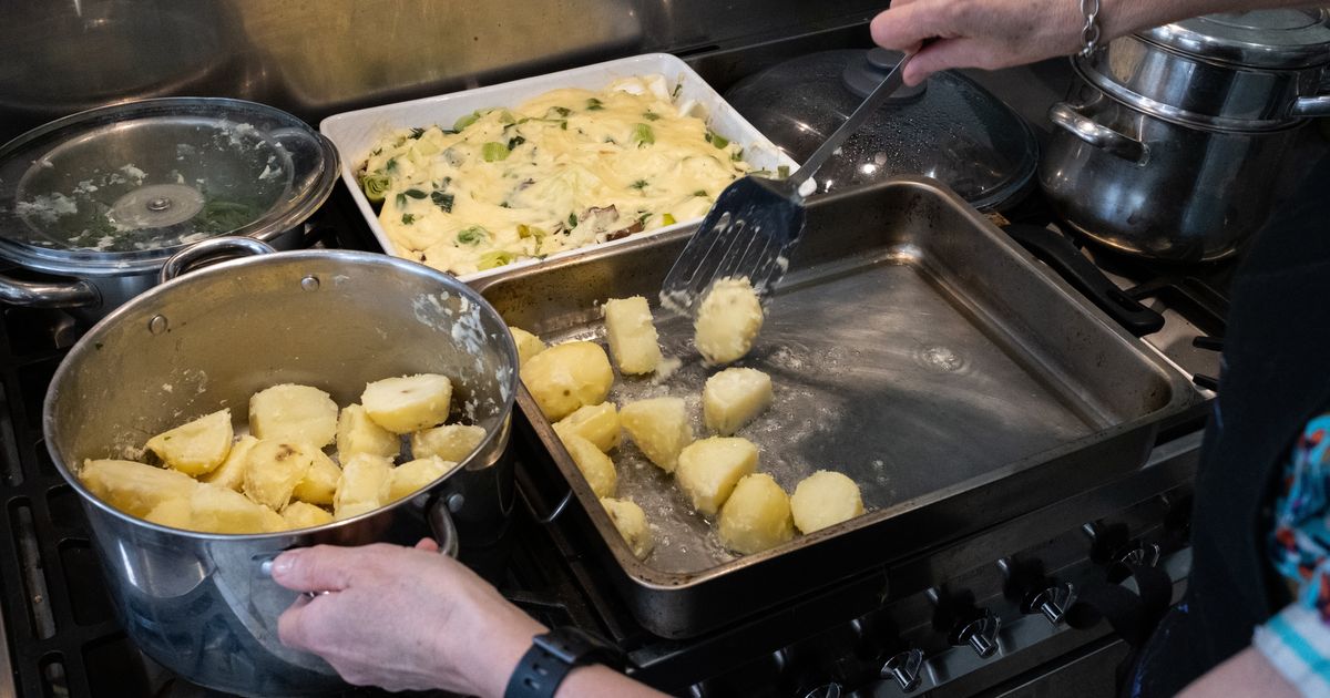 If You Want Crispy Roast Potatoes, Avoid This Common Mistake | HuffPost ...