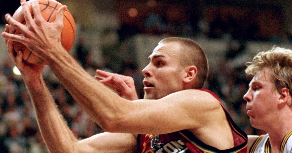 NextImg:Ex-College Basketball And NBA Star Eric Montross Dead At 52