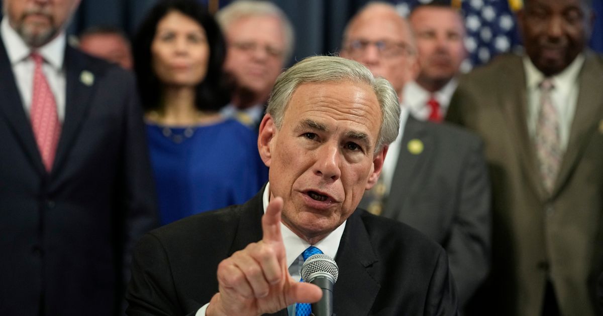 Texas Governor Signs Bill That Lets Police Arrest Migrants Who Enter The US Illegally