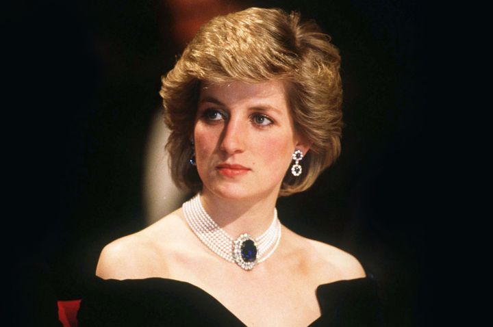 Diana wearing her so-called "revenge necklace" in 1986