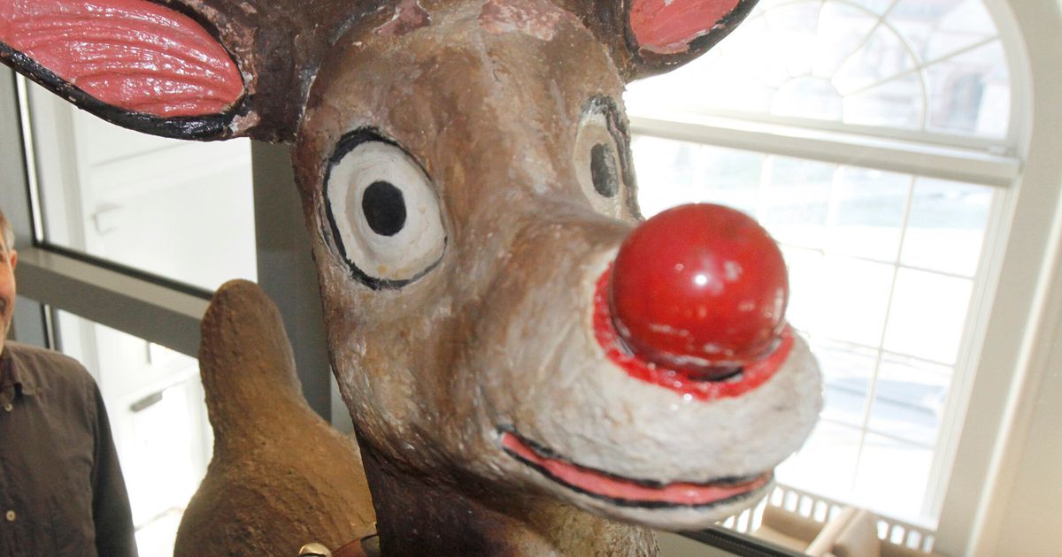 Merriam-Webster Is As Confused By Santa’s Reindeer Names As We Are