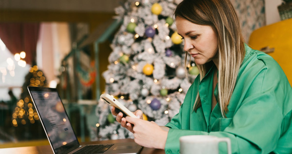 NextImg:8 Holiday Habits That Are Secretly Making You Anxious