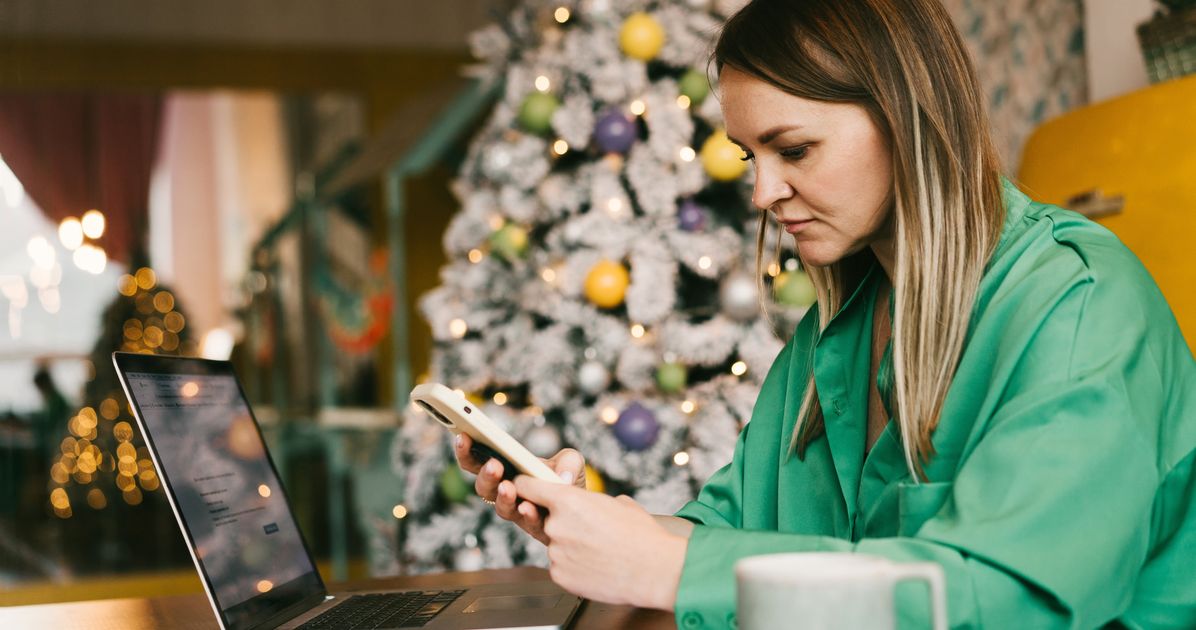 8 Holiday Habits That Are Secretly Making You Anxious