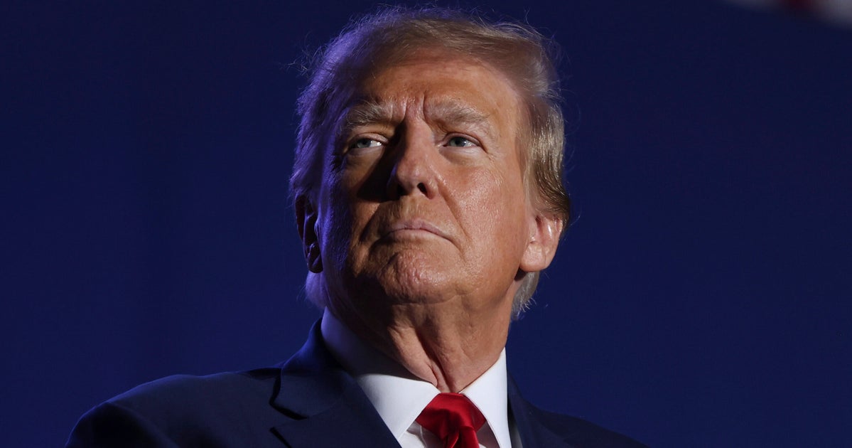 NextImg:Trump Insists He's 'Not A Student Of Hitler'