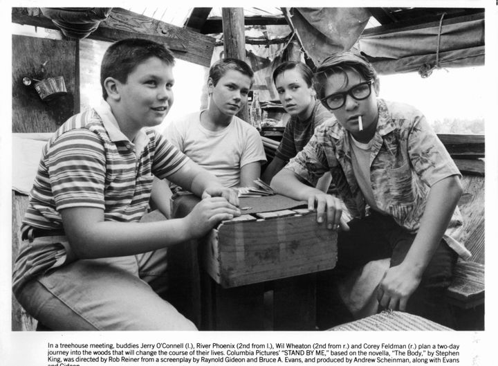 1986年の作品『スタンド・バイ・ミー』の一場面。（左から）ジェリー・オコンネル氏、リヴァー・フェニックス氏、ウィル・ウィートン氏、コーリー・フェルドマン氏