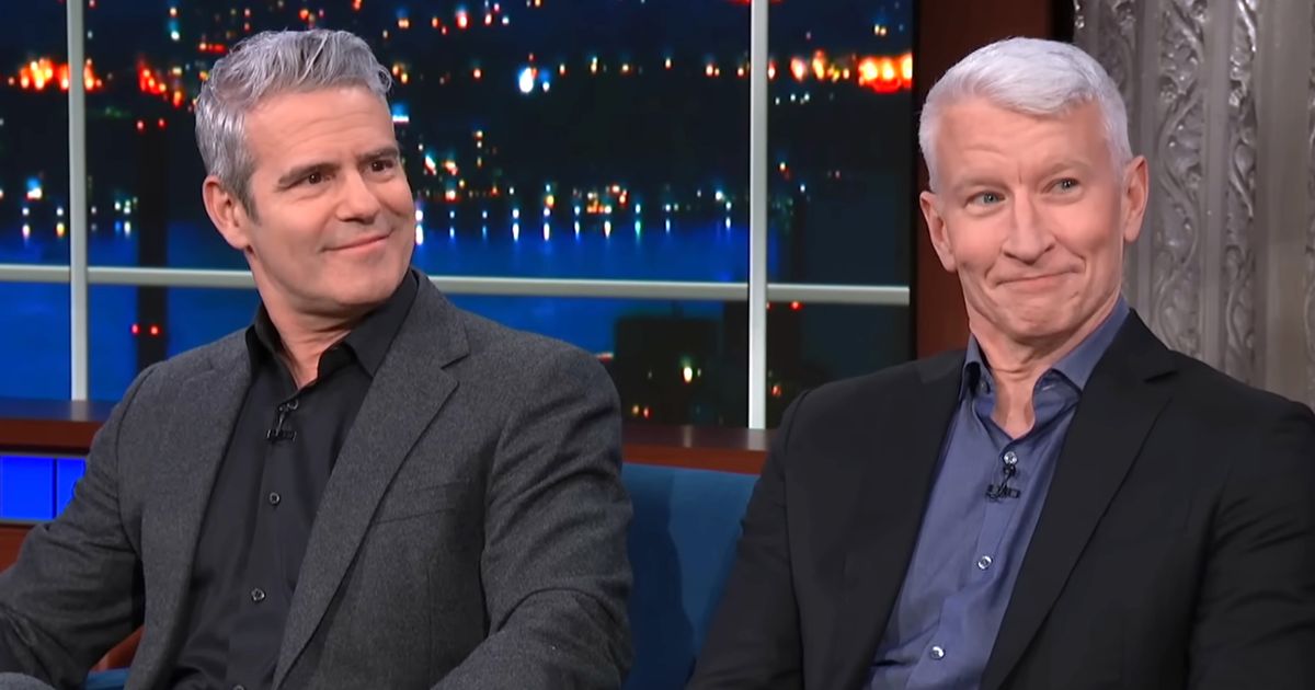 Stephen Colbert frappe Andy Cohen et Anderson Cooper avec une « grande question » le soir du Nouvel An