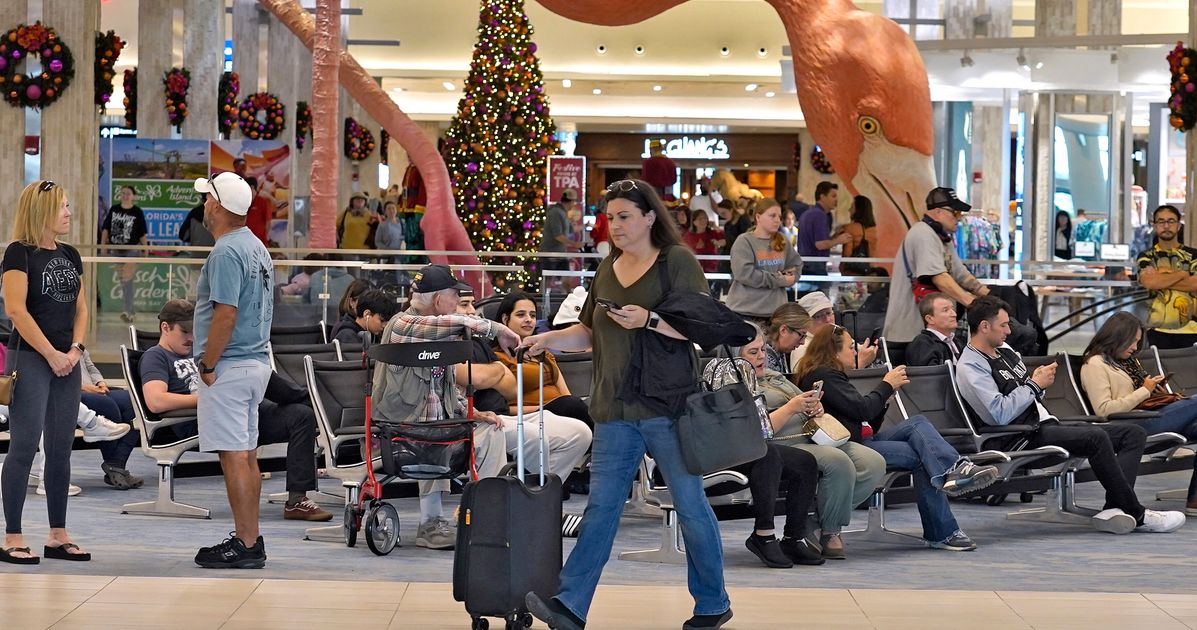 Image for article Holiday Travel Stays Mostly Nice Minus Some Naughty Disruptions On Southwest Airlines  HuffPost