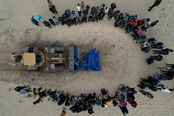 RAFAH, GAZA - DECEMBER 26: An aerial view of burial of the 80 Palestinians who died in Israeli attacks, to a mass grave at Tel al-Sultan Cemetery in Rafah, Gaza on December 26, 2023. The unidentified bodies, detained by the Israeli authorities, were delivered through the Kerem Shalom border crossing from Israel. (Photo by Mohammed Fayq/Anadolu via Getty Images)