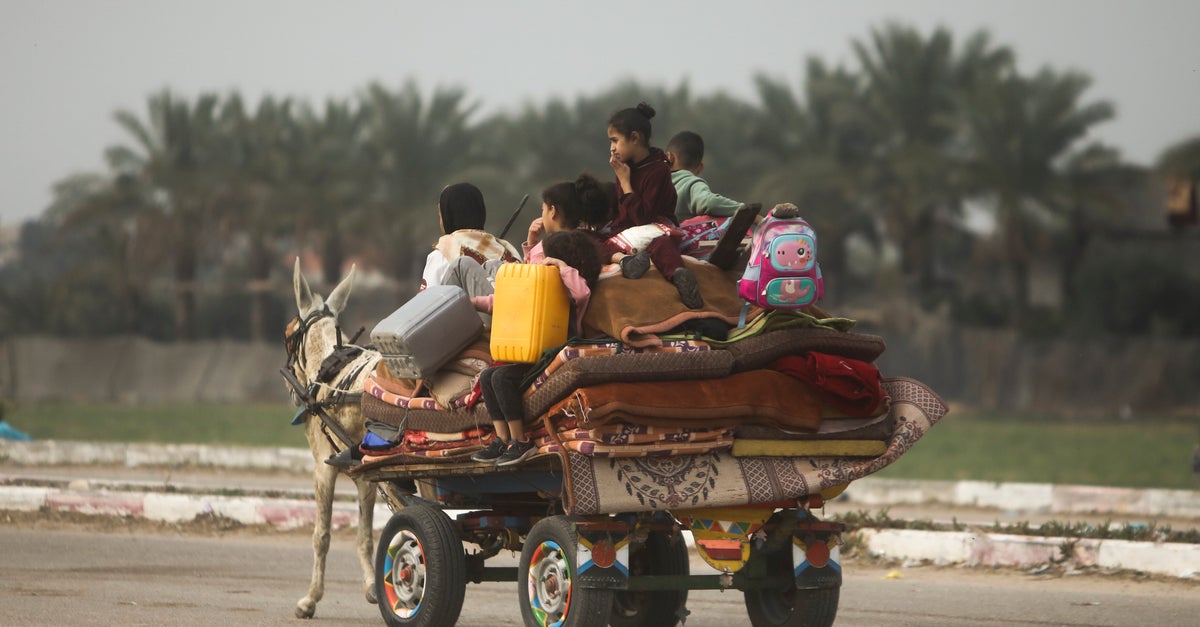 On Foot And By Donkey Cart, Thousands Flee Widening Israeli Assault In Central Gaza