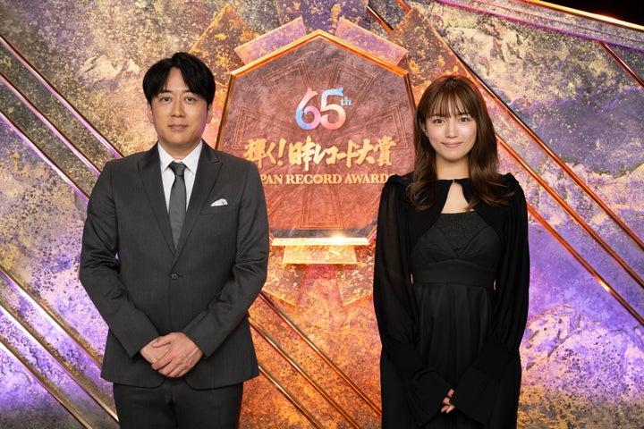 （左から）安住紳一郎アナウンサー、川口春奈さん（C）TBS