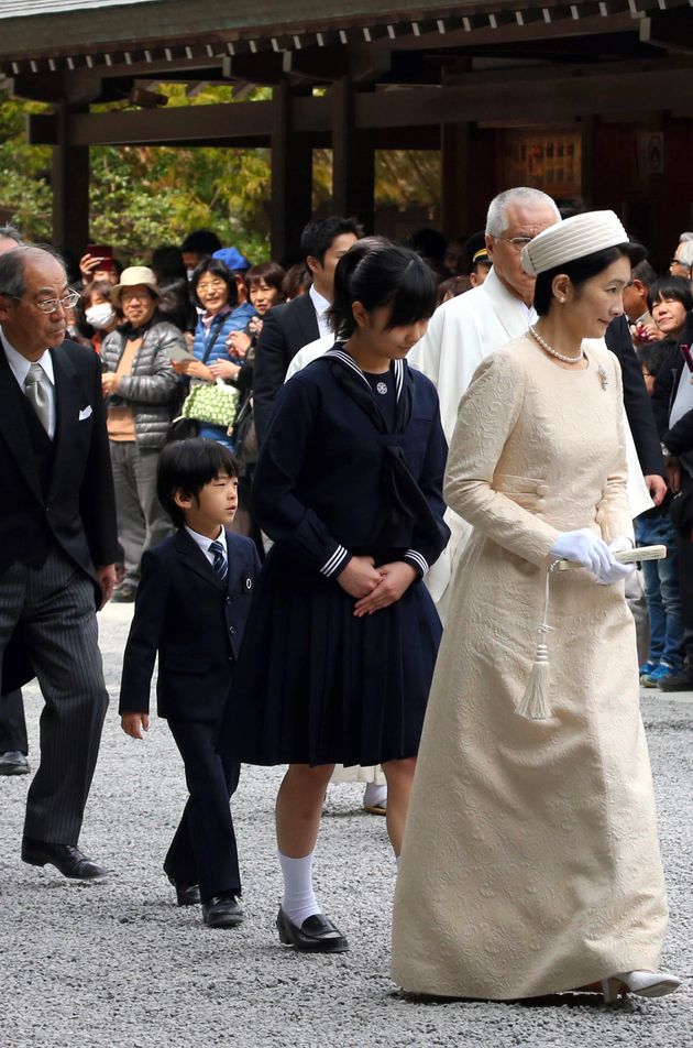 伊勢神宮内宮に参拝する紀子さま、佳子さま、悠仁さま（2013）