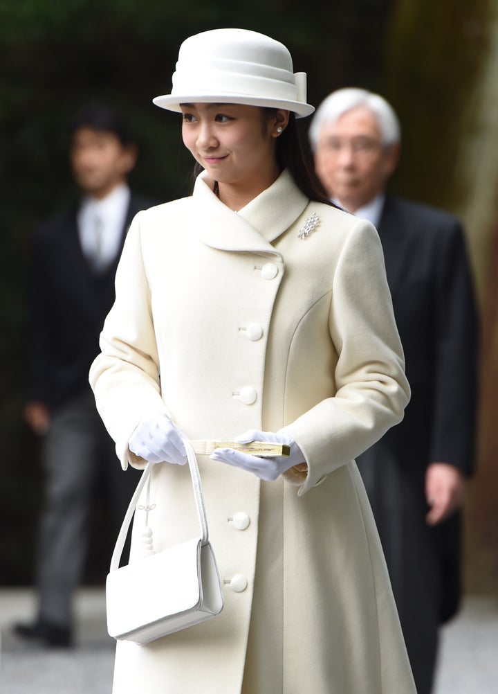 伊勢神宮外宮を参拝される秋篠宮ご夫妻の次女佳子さま（2015）