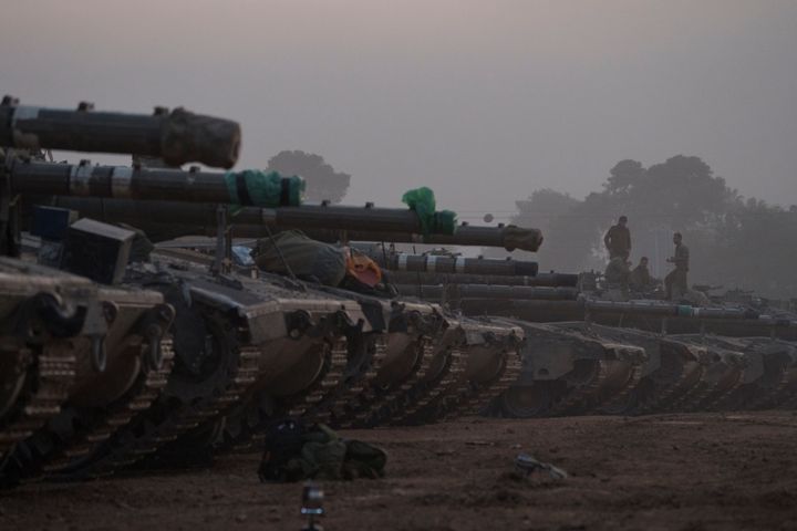 Ισραηλινά τανκ στα σύνορα στις παρυφές της Λωρίδας της Γάζας - 1 Ιανουαρίου 2024. 