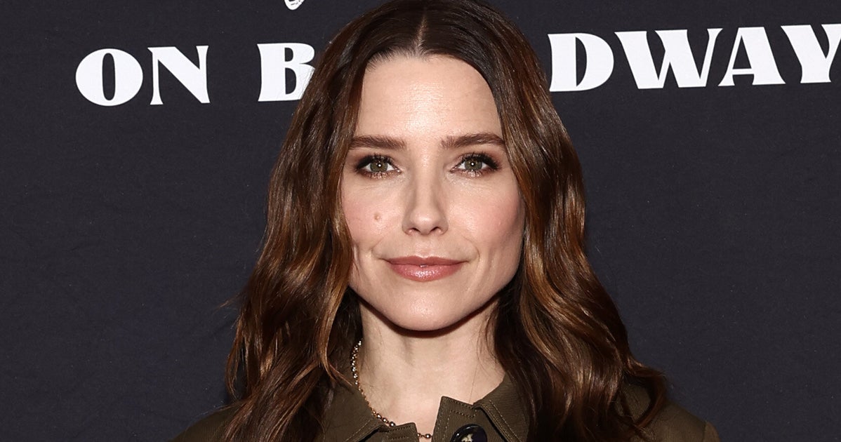 NextImg:Sophia Bush Says 2023 'Humbled' And 'Broke' Her