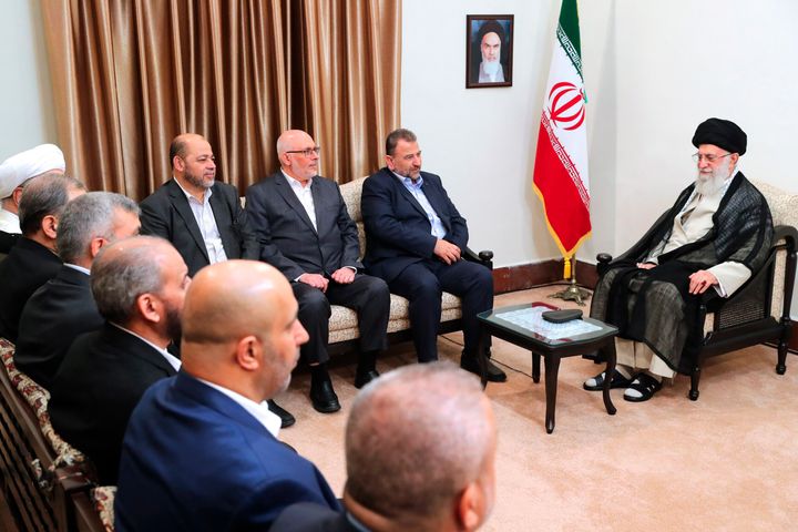 Συνάντηση Αρούρι με τον ανώτατο ηγέτης του Ιράν, Αγιατολάχ Αλί Χαμενεϊ