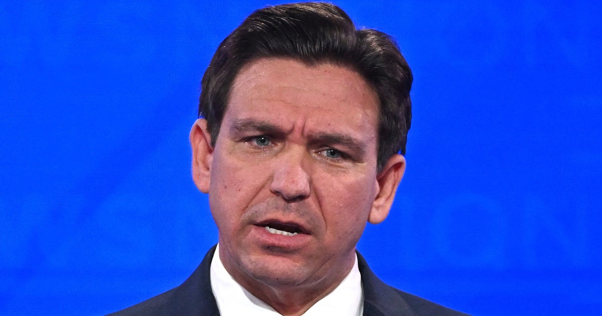 NextImg:Ron DeSantis Takes A Jab At Nikki Haley By Handing CNN Moderator An Iowa Star's Jersey