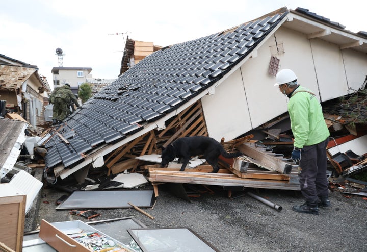 地震で倒壊した石川県内の被災家屋