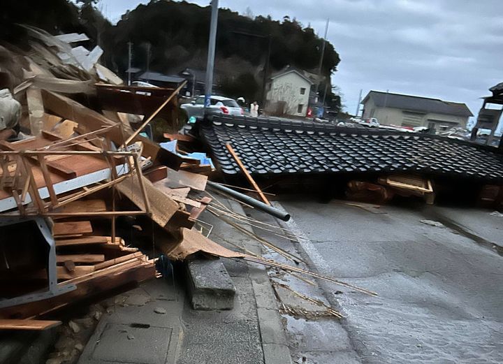 能登半島地震で潰れた家屋