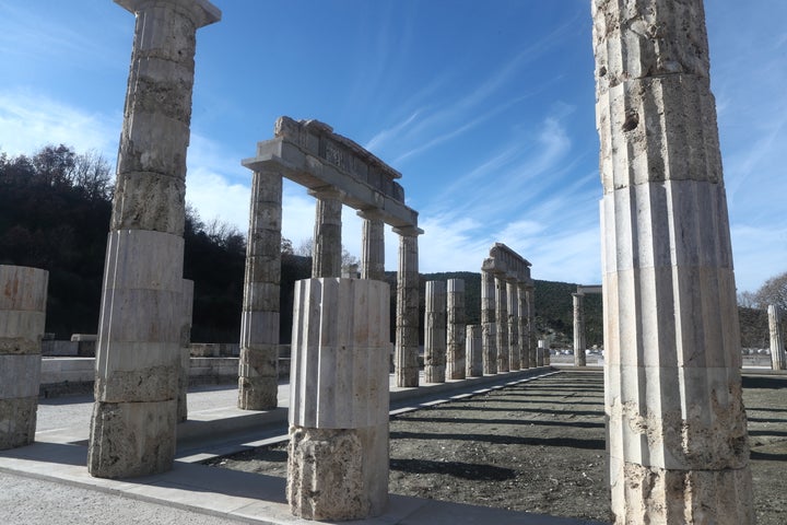 'Αποψη του αναστηλωμένου Παλατιού του Φίλιππου στις Αιγές