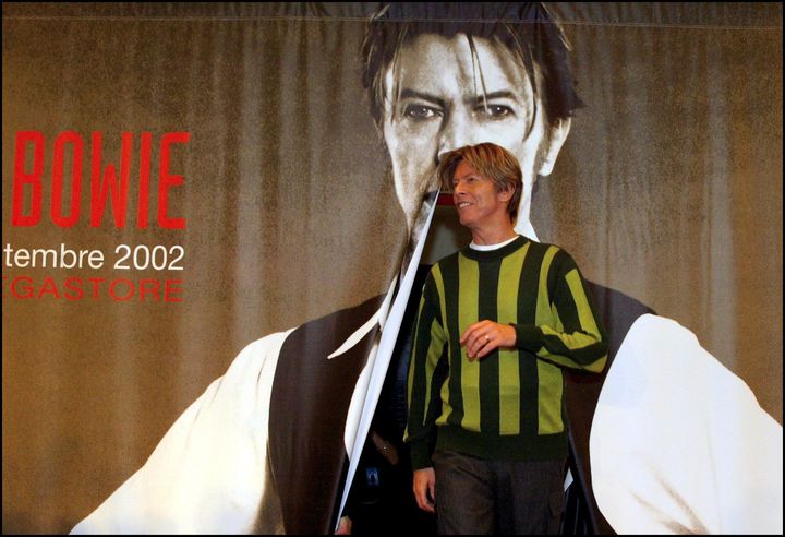 Ο David Bowie στο Virgin Megastore στο Παρίσι, Γαλλία, στις 10 Σεπτεμβρίου 2002.
