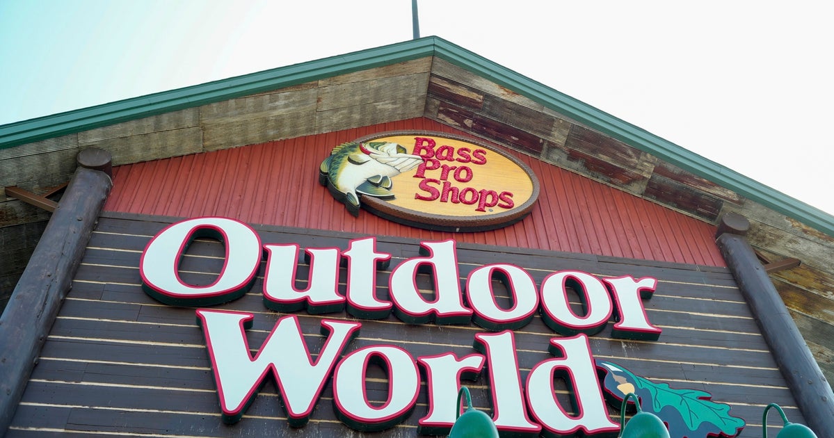 Alabama Man Shocks Shoppers With X-Rated Plunge Into Bass Pro Shop Aquarium