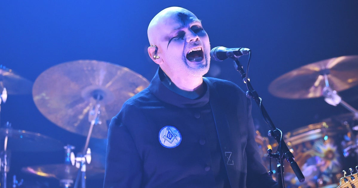 NextImg:Smashing Pumpkins Are Seeking A New Guitarist And Fans Can Apply