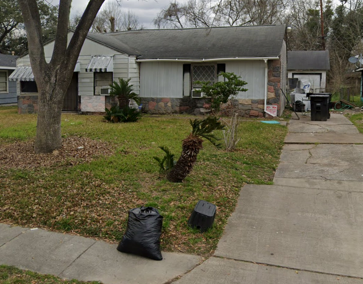 The residence where Lee Carter allegedly kept a woman in a garage for years, via Google Maps.