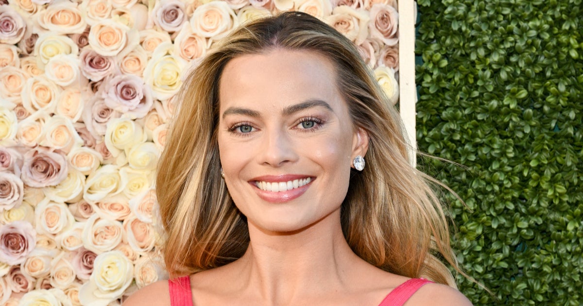 Margot Robbie Breaks Out Iconic 1977 Barbie Doll Look At Golden Globes
