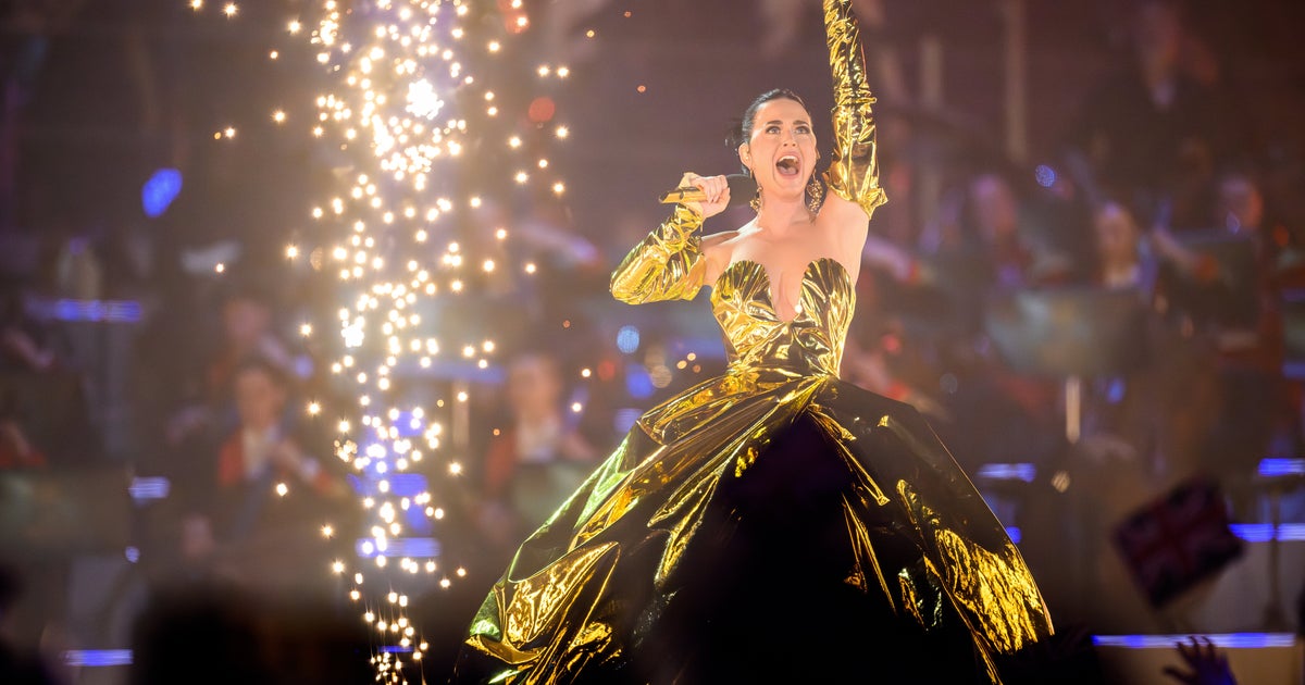 Here's What Singers Do If They Have To Pee On Stage, And It's Horrifying