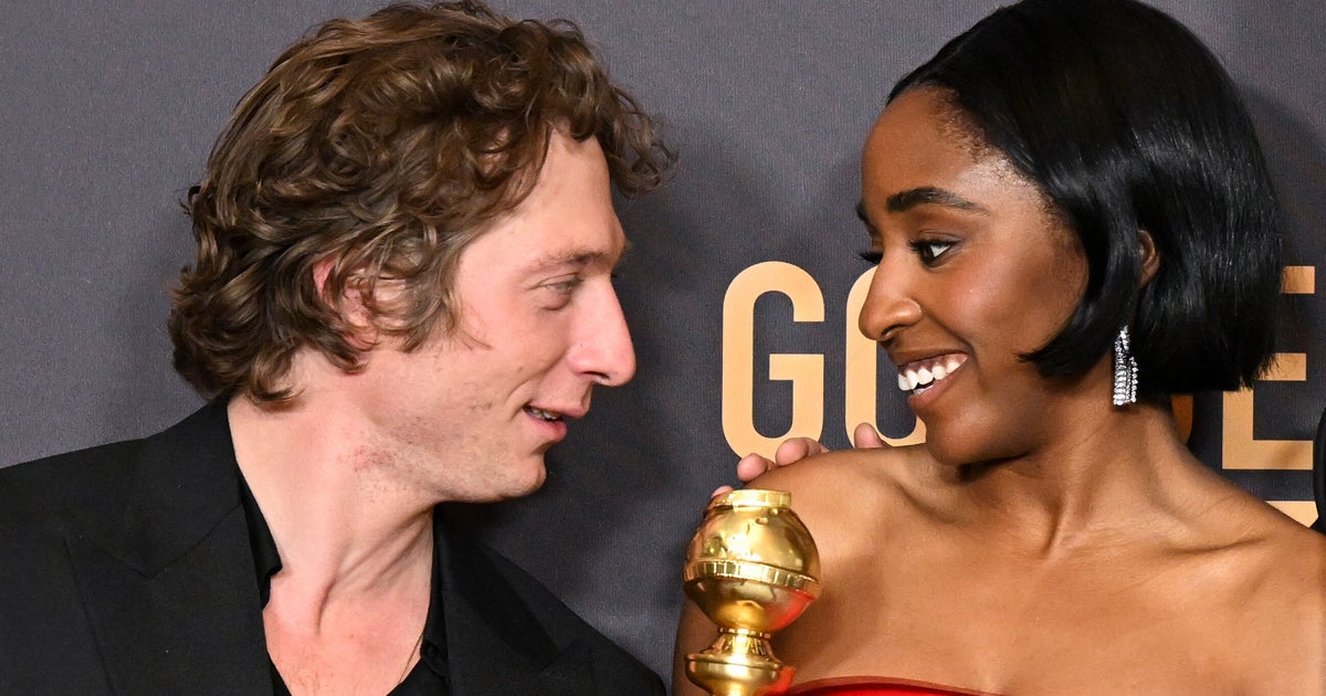 Ayo Edebiri Shuts Down Conversation About Jeremy Allen White's Underwear Ads