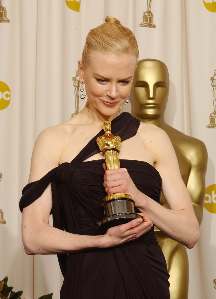 Nicole Kidman clutches her Oscar after winning Best Actress at the 2003 Academy Awards.