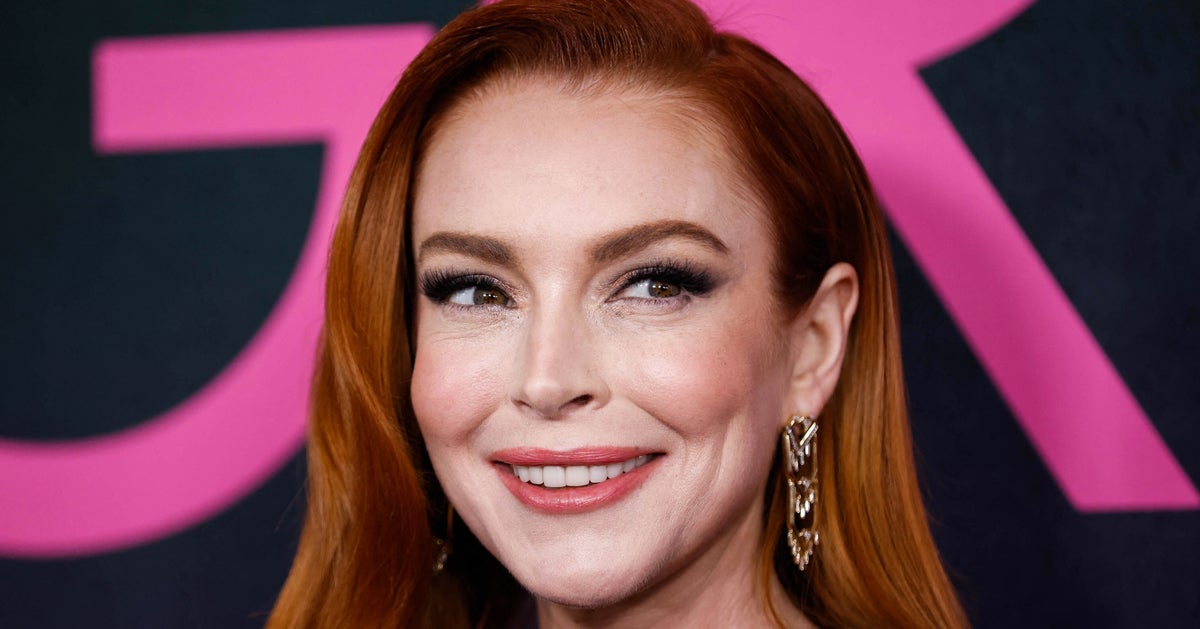 NextImg:Lindsay Lohan Reveals Which 2 'Mean Girls' Stars Are Still Part Of Her Clique