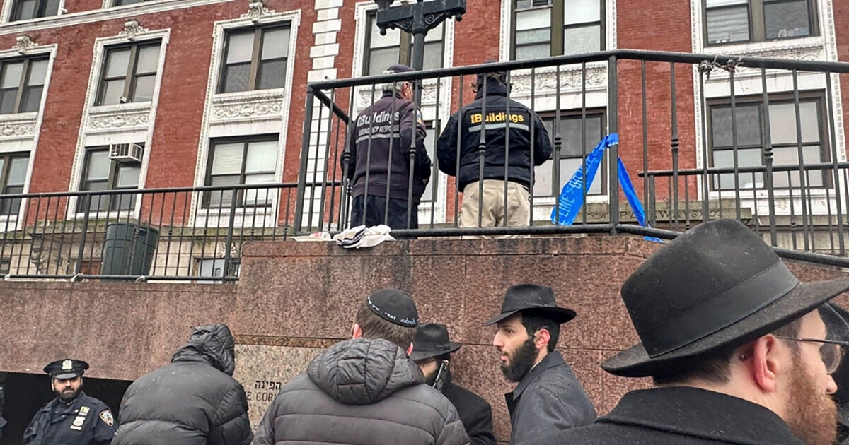 NextImg:At Least 10 Arrested Amid Dispute Over New York Synagogue Secret Tunnel