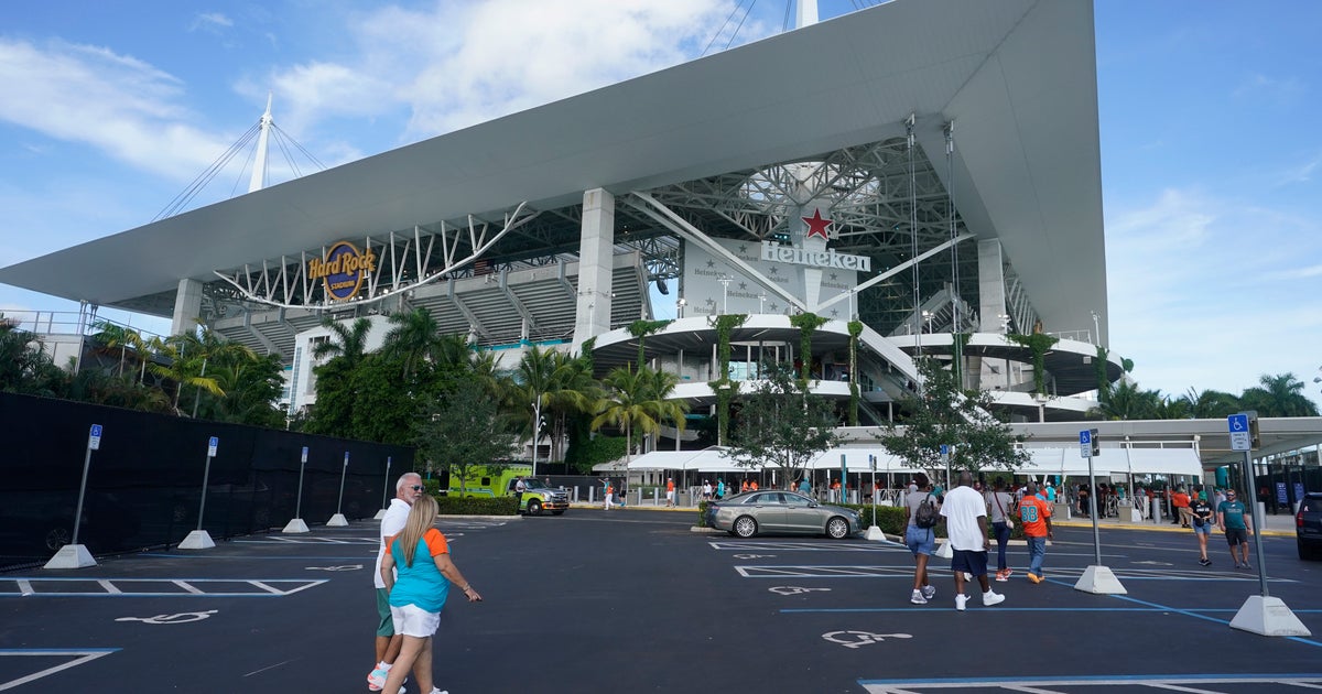 NextImg:Buffalo Bills Fan Shot Near Dolphins' Stadium After Sunday's Game: Police