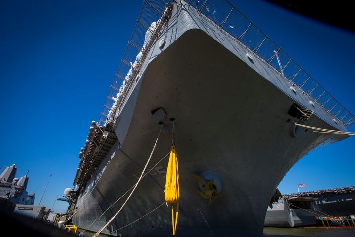 Το USS Bataan κλάσης Wasp ελλιμενίζεται στο Ναυτικό Σταθμό Norfolk του Norfolk, Va., την Τετάρτη 15 Μαρτίου 2023.